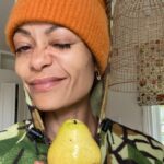 Thandiwe Newton Instagram - Pears, man. *Swoon* You feel me? 🤤 Slow Food. Seasonal Picking. Harmony. Ubuntu 🙏🏽