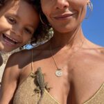 Thandiwe Newton Instagram – My kid came across this cute blue bottom lizard (I love lizards) on the sand. We picked it up to find a safe spot for it – it wound up spending a full hour on my chest! 

We had to take it (‘Brooch’) off to release it into some brush. I loved it for a while. But then let it go. Of course :) 

I hope you’re having as peaceful a Sunday as is possible for you. 

Tomorrow I plan to try and help make Sundays a bit better for people who can’t make it happen for themselves. 

And of course, I mean every day. 

Trying.

Thank you all, everyone, for trying. 

Xxxxx