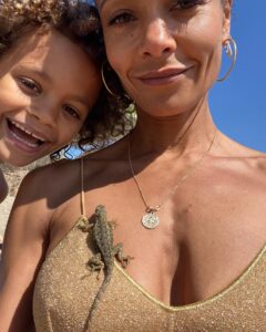 Thandiwe Newton Instagram - My kid came across this cute blue bottom lizard (I love lizards) on the sand. We picked it up to find a safe spot for it - it wound up spending a full hour on my chest! We had to take it (‘Brooch’) off to release it into some brush. I loved it for a while. But then let it go. Of course :) I hope you’re having as peaceful a Sunday as is possible for you. Tomorrow I plan to try and help make Sundays a bit better for people who can’t make it happen for themselves. And of course, I mean every day. Trying. Thank you all, everyone, for trying. Xxxxx