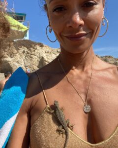 Thandiwe Newton Instagram - My kid came across this cute blue bottom lizard (I love lizards) on the sand. We picked it up to find a safe spot for it - it wound up spending a full hour on my chest! We had to take it (‘Brooch’) off to release it into some brush. I loved it for a while. But then let it go. Of course :) I hope you’re having as peaceful a Sunday as is possible for you. Tomorrow I plan to try and help make Sundays a bit better for people who can’t make it happen for themselves. And of course, I mean every day. Trying. Thank you all, everyone, for trying. Xxxxx