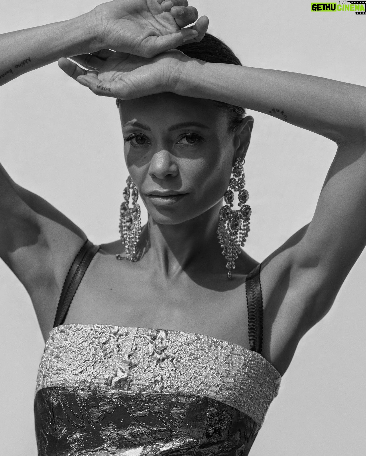 Thandiwe Newton - 28.6K Likes - @christianhogstedt popped round for tea before I went to see @tiffanyhaddish @vibesontbs
@dolcegabbana @sophiawebster and bling from #SanteeAlley
Good times x