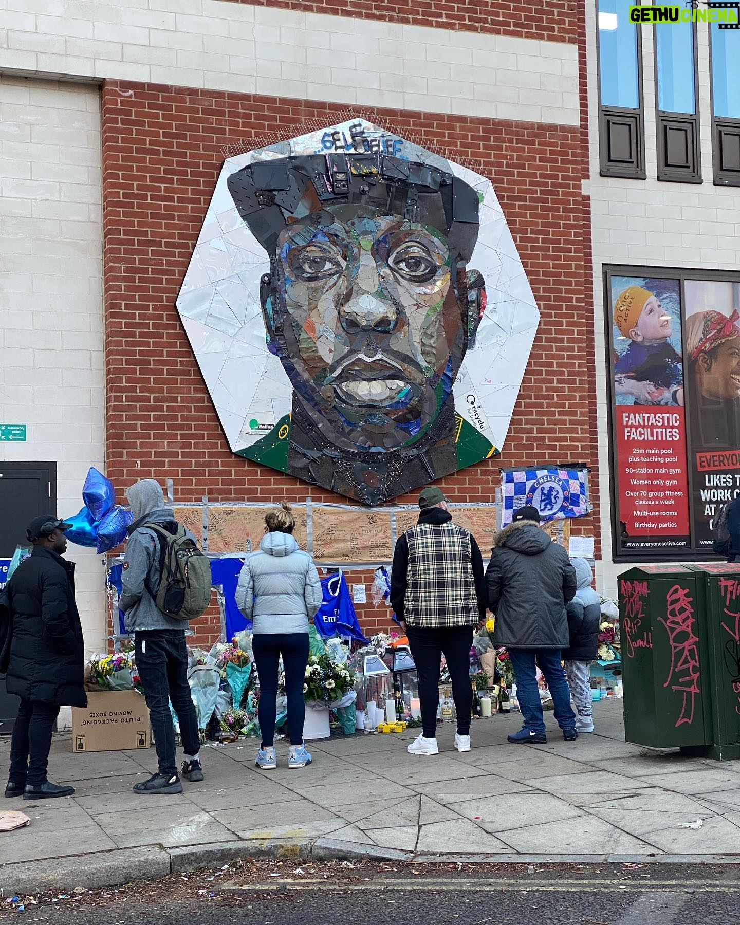 Thandiwe Newton - 3.4K Likes - And gone too soon.
@jamaledwards
I will never stop this love I have for you and shared with you. For each other and for others.
Thank you for saying YES when everyone else said no, Jamal. My brother.
A guiding light.
Ubuntu, brother.
Your Mum told me to ‘keep smiling’. And I will. Cause she’s a legend, and the reason we met, 7 years ago.
Lucky number 7.
Rest now.
Sleep 🙏🏽
Thandiwe see