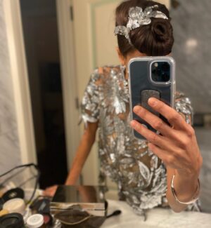 Thandiwe Newton Instagram - Back at the hotel after @gothamawards 

#President lost bigly,  but won mostly 🙏🏽

Sent pics to @erinwalshstyle to show off my DIY hair tonight. No budget for hair and make up ‘cause #President is the ‘little documentary that could’, and no way I’m spending MY money on tricking myself up!

So DIY.

I’m a Drag Queen at heart, even if don’t have the d**k to prove it. Facts. 

@kerastase_official thanks to @loniburkow was a HUGE help. And #Elnett hairspray.
And #Tancho hair tique

And dreamy @chanelofficial #rougueallurelaque in ‘80 Timeless’ on my pout.

@oscardelarenta divine skirt and top ( I snipped off a bit of the skirt and put it in my hair).

Cool @cicada_jewelry earrings

“We’re all naked. The rest is Drag” Ru Paul ♥️

X Thandiwe