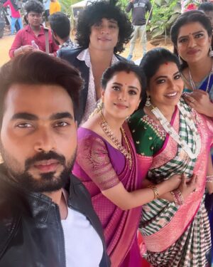 Thanuja Puttaswamy Instagram - 🫶🏻.. 
.
.
.
.
.
.
.
.
.
.
.
#thanujaputtaswamyarmy 
#thanujagowda 
#thanujajanu 
#family 
#love 
#vibes 
#goodvibes 
#positivity 
#instagram 
#instagood 
#teluguindustry