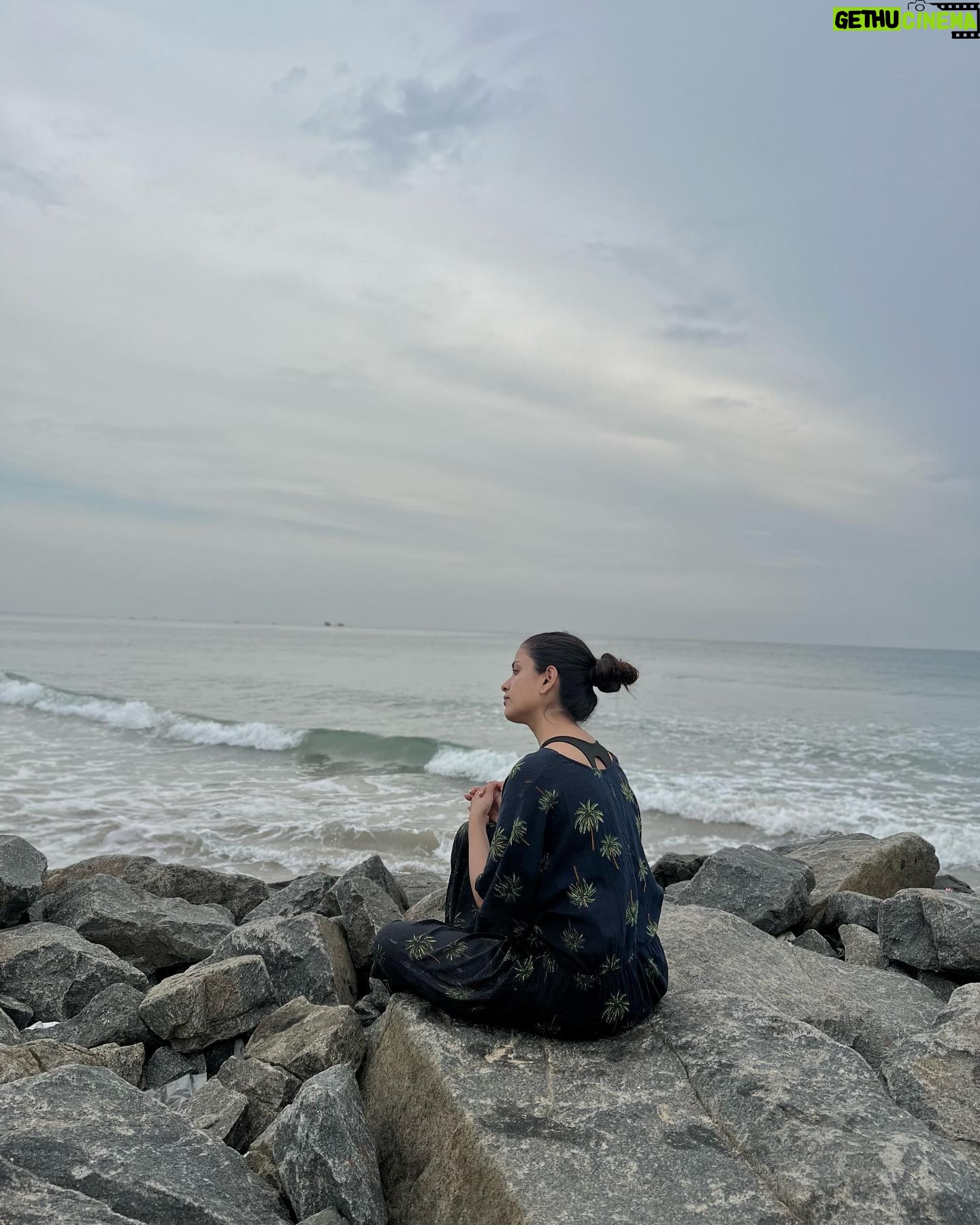Thanuja Puttaswamy Instagram - HaPpIness comes in moves 🌊 . . . . . . . . . . . #beachvibes #beauty #instagood #love