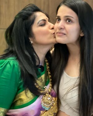 Thanuja Puttaswamy Instagram - Love never ends #mudhamandharam🌺 
@pawon.27 
@harithajackie 
@sureshc_actor 
@praja.prabhakar 
@madhubala.vijaykumar