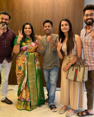 Thanuja Puttaswamy Instagram - Love never ends #mudhamandharam🌺 
@pawon.27 
@harithajackie 
@sureshc_actor 
@praja.prabhakar 
@madhubala.vijaykumar