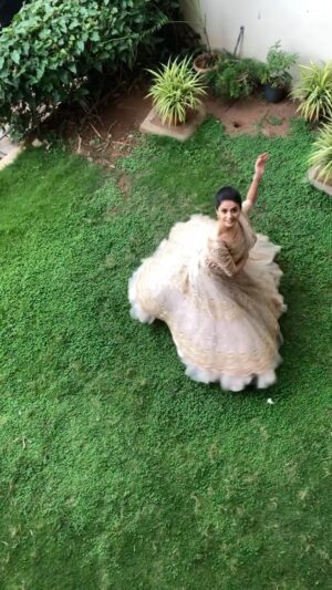 Thanuja Puttaswamy Instagram - Tarasti hai nigahe ♥️✨
.
The vibe you put out, is the vibe you get back 🌟 
.
.
.
.
.
.
.
.
.
.
Lovely outfit: @srisuvarnamandir ♥️