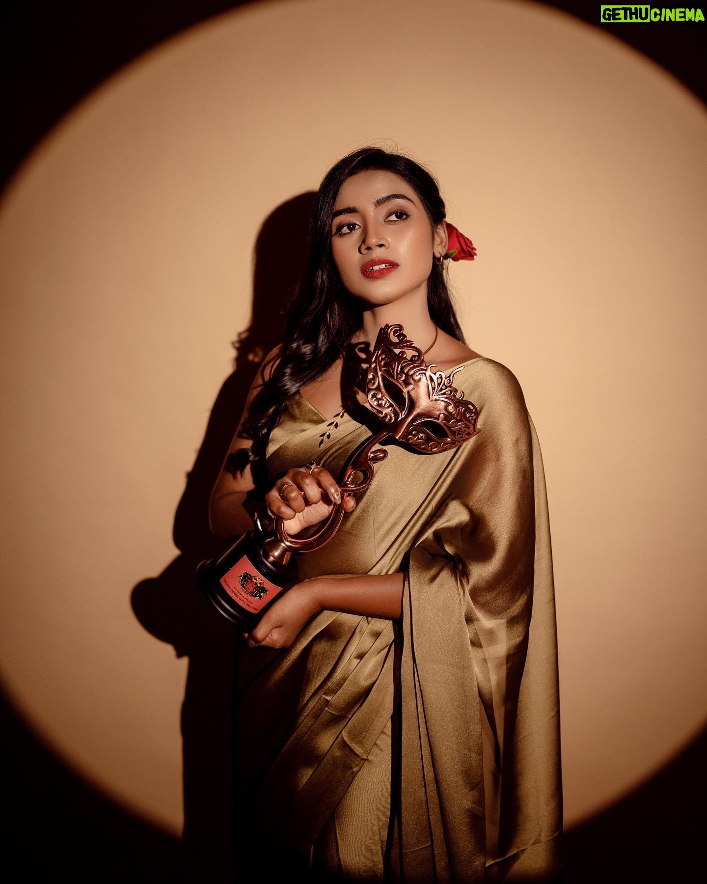 Tharshika - 5.4K Likes - Best supporting actress 🤍
#vijaytelevisionawards
Nothing comes easy in life .
I want to take a moment to talk about the journey that led me here. It hasn\'t been an easy one, but it has been incredibly rewarding. There have been days where I faced rejection and setbacks, but I never gave up on my dreams. This award that I am holding in my hand is not just a symbol of my hard work, but it represents so much more. It\'s a testament to my mother\'s sacrifice, my dream, and the answer to all those who doubted me. Whenever I look at this award, I am reminded of what I have accomplished and what I am capable of achieving.
Without Amma none of this would have been possible . I want to thank my mother for her unwavering support throughout my journey. Her sacrifices and encouragement have been the driving force behind my success, and I am forever grateful for everything she has done for me.
Thank you @jegannath_ @chandru_duraiyappa @balachandran_ratnavel @kabeez_dir @vijaytelevision 🤍
Thank you @barath_blze for everything 🤍
Last but not the least my friends my support system . Love you all 🤍
Mua @sangeethamakeoverartistry 🤍
Shotby @ourtales_barath
#tharsika #fashion #photography #photooftheday #photoshoot #style #styleblogger #currentlywearing #fashionposts #terracephotoshoot #fashiondiaries #pinterest #chennaifashion #chennaifashionblogger #chennaimodels #followforfollowers #southasianblogger #indianfashionblogger #southindianactress #kollywoodactress #vijaytelevision #vijaytelevision #vijaytv #vijaystars #thendralvanthuennaithodum #tamilponnu #instablogger #bloggerstyle