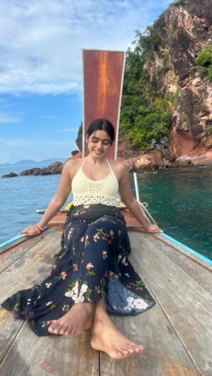Tharshika Instagram - உன் போன்ற பெண்ணோடு… 🤍

#tharsika  #fashion #photography #photooftheday #photoshoot #style #styleblogger #currentlywearing #fashionposts #terracephotoshoot #fashiondiaries #pinterest #chennaifashion #chennaifashionblogger #chennaimodels #followforfollowers #southasianblogger #indianfashionblogger #southindianactress #kollywoodactress #vijaytelevision #vijaytelevision #vijaytv #vijaystars #thendralvanthuennaithodum #tamilponnu #instablogger #bloggerstyle