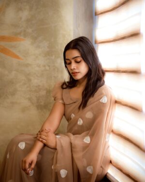 Tharshika Instagram - Un niyabagam…..🤍

Shot by @ourtales_barath 🤍

#tharsika #photooftheday #saree #tamilponnu #southindianactress #tamilmovie