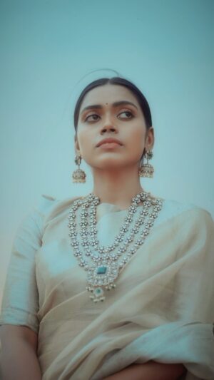 Tharshika Instagram - அவள் 🤍
Shot by @ourtales_barath 
Jewellery @littlefingers_bridal_jewellery 

.

#tharsika  #fashion #photography #photooftheday #photoshoot #style #styleblogger #currentlywearing #fashionposts #terracephotoshoot #fashiondiaries #pinterest #chennaifashion #chennaifashionblogger #chennaimodels #followforfollowers #southasianblogger #indianfashionblogger #southindianactress #kollywoodactress #vijaytelevision #vijaytelevision #vijaytv #vijaystars #thendralvanthuennaithodum #tamilponnu #instablogger #bloggerstyle