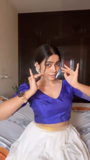 Tharshika Instagram - Va va kanna 🤍

#dancereels #bharatanatyam #classicaldancer #exoressions #dancer #tharsika #tamilcinema #tamilactress