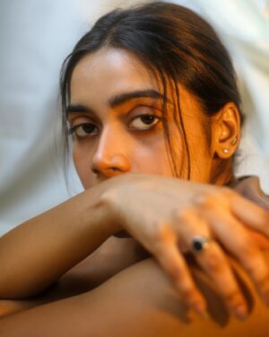 Tharshika Instagram - #swipeformorepictures 🤍

Shot by @irst_photography 

#casualoutfit #nomakeup #potraits #asetheticvibes #photooftheday #tharsika #tamilcinema #tamilactress