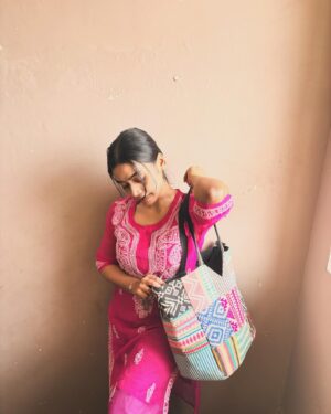 Tharshika Instagram - 🤍
#swipeformorepictures 

Pc - amma 

Kurti @instorefashions 

#causalwear #kurti #instagram #tharsika