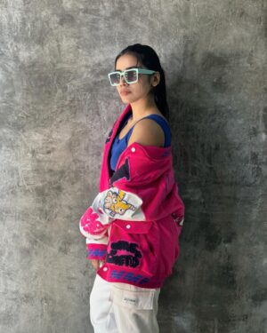 Tharshika Instagram - Thanks for this funky jacket master  @iamsandy_off 🤍
#swipeformorepictures 

#sandymaster #causualstyle #stylingtips #beingmyself #fashion #fashionnova #tharsika