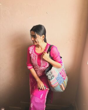 Tharshika Instagram - 🤍
#swipeformorepictures 

Pc - amma 

Kurti @instorefashions 

#causalwear #kurti #instagram #tharsika