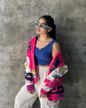 Tharshika Instagram - Thanks for this funky jacket master  @iamsandy_off 🤍
#swipeformorepictures 

#sandymaster #causualstyle #stylingtips #beingmyself #fashion #fashionnova #tharsika