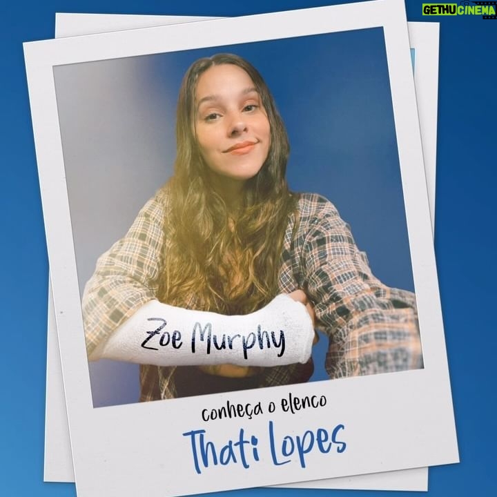 Thati Lopes Instagram - 👕 “Não haverá nenhum réquiem para ti”, Thati Lopes será Zoe Murphy, irmã de Connor que irá lidar com os sentimentos conflitantes do luto e saudade. 🗓️’Querido Evan Hansen’ estreia 13 de junho no Rio de Janeiro no Teatro Multiplan VillageMall. Uma produção da Estamos Aqui e Touché Entretenimento. 🌳’Dear Evan Hansen’ no Brasil será realizado em acordo com a Music Theatre International (MTI), 423 West 55th Street, Nova York, Nova York 10019 tel.: (212) 541-4684. www.mtishows.com.