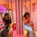 Thati Lopes Instagram - Foi só um passeio de shopping cuidando da sobrinha numa noite de sexta. 🧡