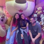 Thati Lopes Instagram - Foi só um passeio de shopping cuidando da sobrinha numa noite de sexta. 🧡