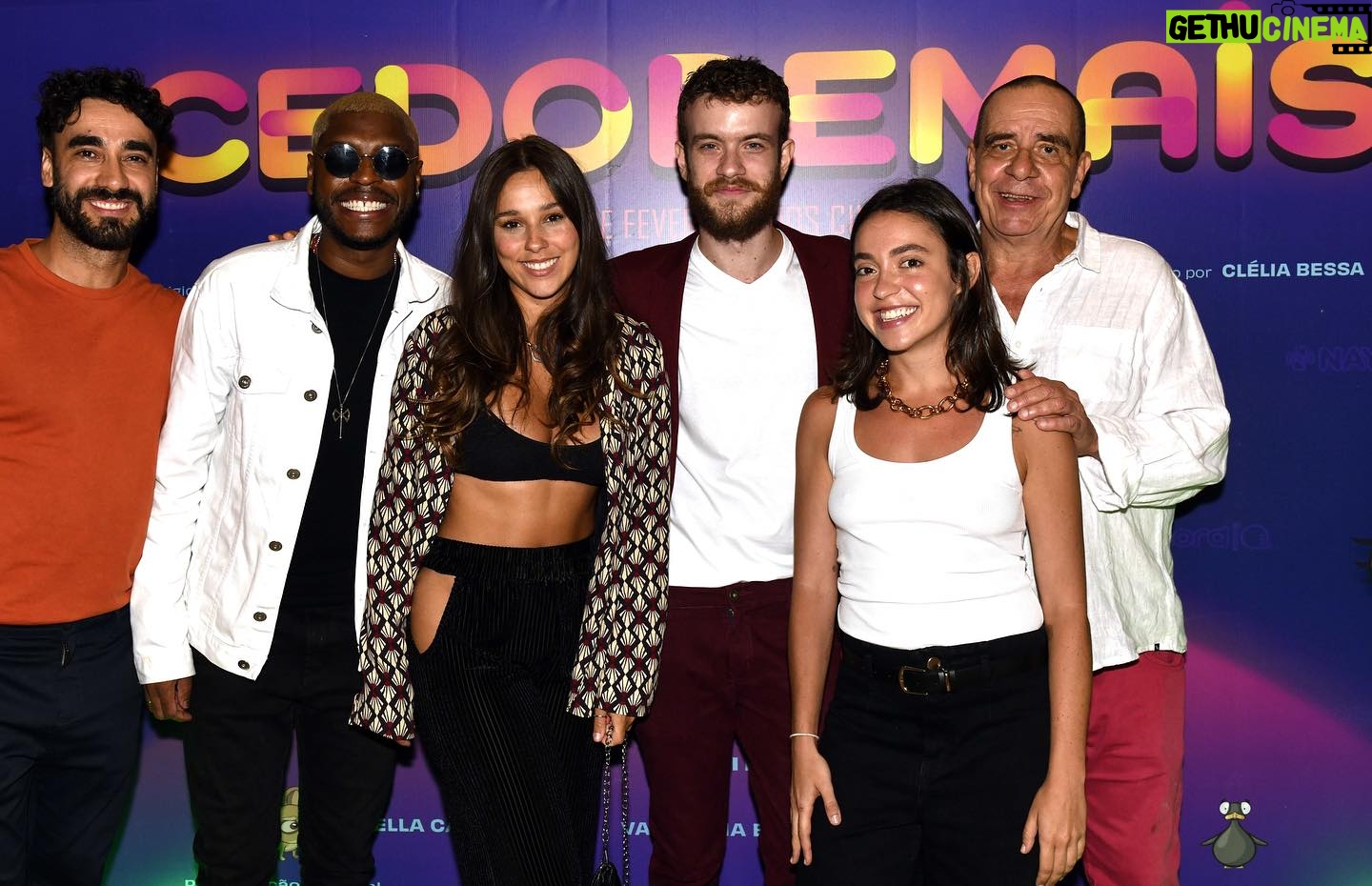 Thati Lopes Instagram - Dia 22 estreia nos cinemas CEDO DEMAIS com essa turminha boa 🧡 @raccordproducoes 📷 @granatocristina_