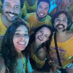 Thati Lopes Instagram - @foliatropical obrigada pelos ótimos momentos! Vlw @jaffersoares @rodrigorodriguesator O último vídeo que me emocionou demais! O amor de quem ama o carnaval. A saudade de quem nos ensinou a amar! Te amo @jujuneto e parabéns @eduardodlavor comemorando junto com a Viradouro. @georgesauma vivendo isso comigo. 🧡 @allureeventsatelier 😍