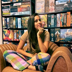 Thati Lopes Instagram - Já virou parte de mim. Esses dias viralizou um cara mostrando uma mesa maravilhosa pra jogos e eu recebi o mesmo vídeo 23 vezes de amigos diferentes. 
Amo jogar e todo mundo sabe disso! 😍🧡 
#boardgames