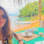 Thati Lopes Instagram - 🎉 Celebrando mais um ano de vida com gratidão e entusiasmo! Hoje nesse lugar lindo que descobrimos! Pronta para mergulhar de cabeça nesse novo ciclo. E vem coisa boa e diferente aí! Assim como a harmonia de uma serenata com meu amor @georgesauma e um parabéns com pessoas lindas que encontrarmos no caminho. Momentos do agora pq a vida é agora! 🧡