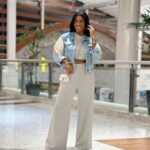 Thauny Raquel Instagram – Look comfy do cineminha com os friends 🤍 

#meujeansdamyller