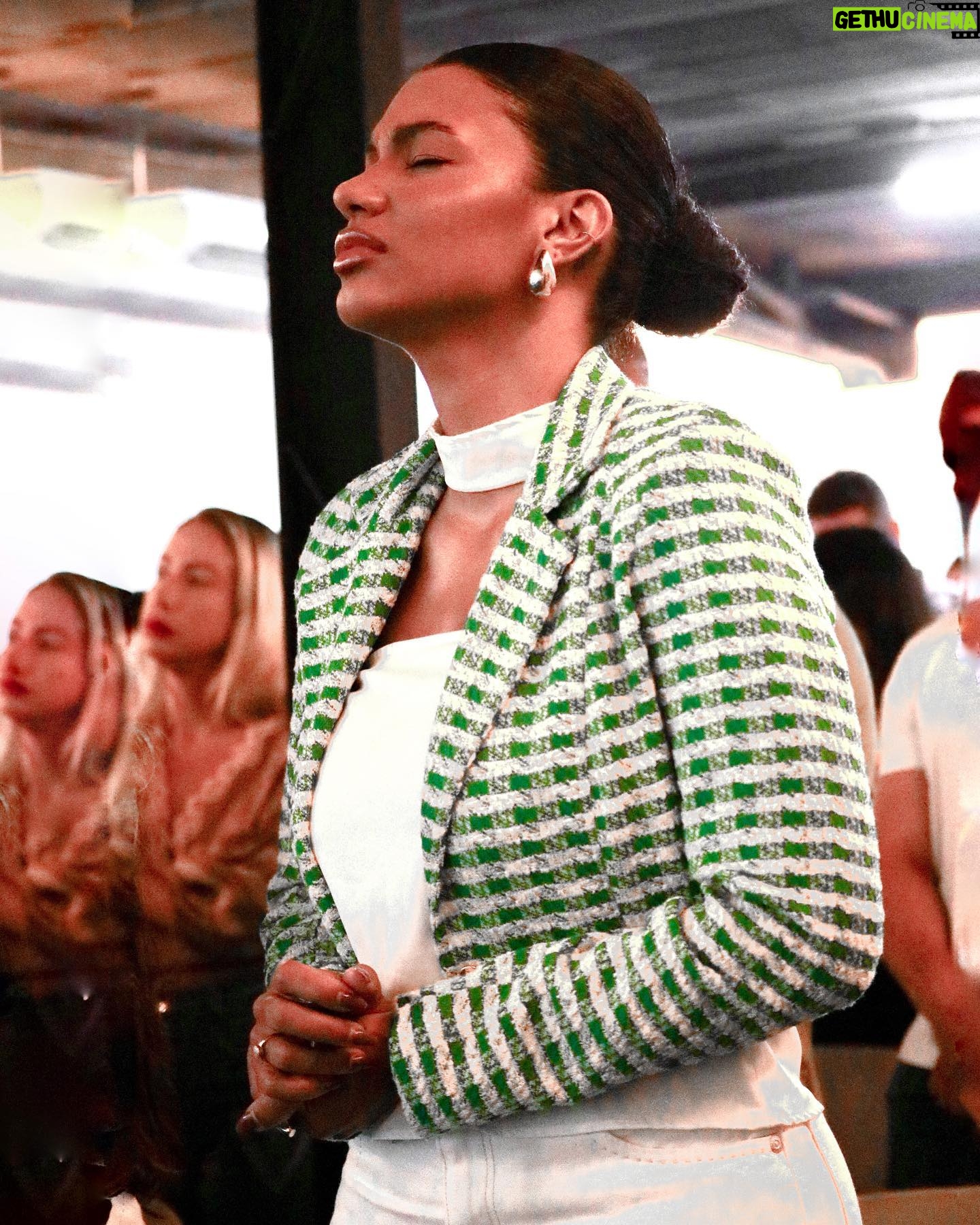 Thauny Raquel Instagram - Comente com emoji verde se você amou esse #look Look by @thaisrufis stylist 💚
