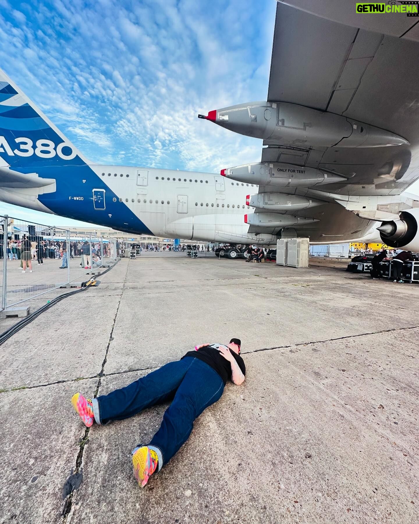 The Blessed Madonna Instagram - N*zi punks f*ck off, space, joy, l’aviation: Merci @cerclemusic for the time of my life. Immense gratitude for the dancers, the staff and at last our tour guide who gave us the trip of a life through the museum. Detroit, you’re next. Look sharp, @movementdetroit