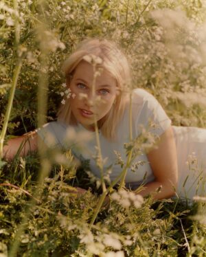Thea Sofie Loch Næss Instagram - hay hay hay fever with @hakonjorgensen 🪷