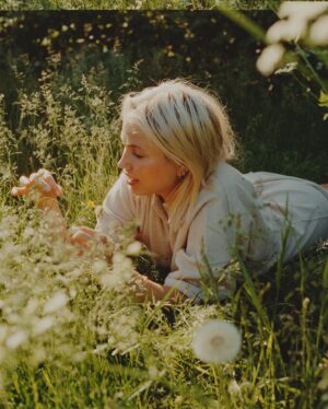 Thea Sofie Loch Næss Instagram - hay hay hay fever with @hakonjorgensen 🪷