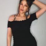 Thiessa Woinbackk Instagram - Um calor desses só um coquineoooo 💕
