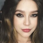 Thiessa Woinbackk Instagram - Messy girl make up é a nova aposta de 2024 e eu tô AAAAAAAAAAAA a emo que existe em mim saúda a emo que existe em você 🥹💕