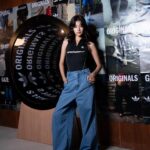 Thitiya Jirapornsilp Instagram - อาดิดาส ได้จัดกิจกรรม Originals Block Party บอกเลยว่างานนี้จัดเต็มกิจกรรมมาก รวมถึงเปิดร้านอาดิดาส แบรนด์ เซ็นเตอร์ สาขาสยามพารากอน อย่างเป็นทางการด้วย แฟนๆอาดิดาส ห้ามพลาดมาช้อปปิ้งกันนะคะ #adidasThailand #adidasOriginals #OriginalsBlockPartyTH