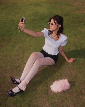 Thitiya Jirapornsilp Instagram - “Stay tuned for the upcoming “Jentle Salon” collection, available on 5.1”🦄🎀✨

@GENTLEMONSTER @JENNIERUBYJANE
#GENTLEMONSTER #JENTLESALON #GENTLEMONSTERXJENNIE