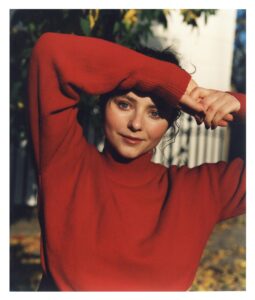 Thomasin McKenzie Instagram - Curls out for @i_d magazine ❤️‍🔥 link to the article is in my bio