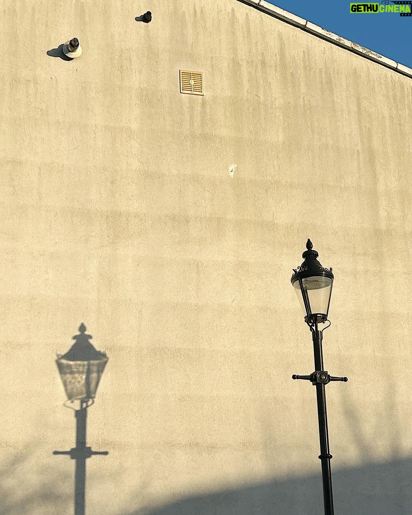 Thomasin McKenzie Instagram - Afternoon strolling 💛