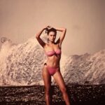 Tia Carrere Instagram - Happy Aloha Friday! I know standing on a Waikiki sea wall with my back turned to the ocean seems dangerous, but really the most dangerous thing about this photo is that I’m just 17 years old!! 🤣 #flashbackfriday #model #modelling