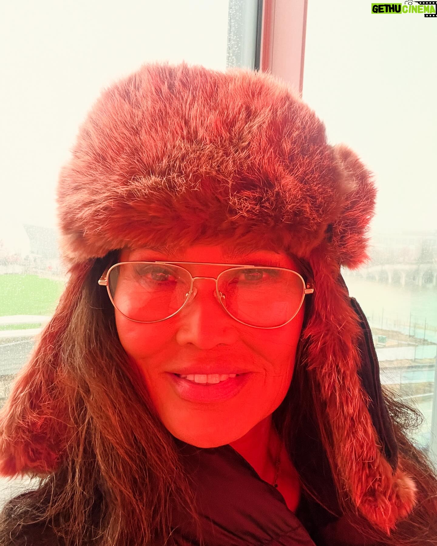 Tia Carrere Instagram - The weather in #nyc is 🥶 freezing cold, high winds💨 , and nonstop rains ☔️ but it’s warm and cozy inside. #springbreak ?!