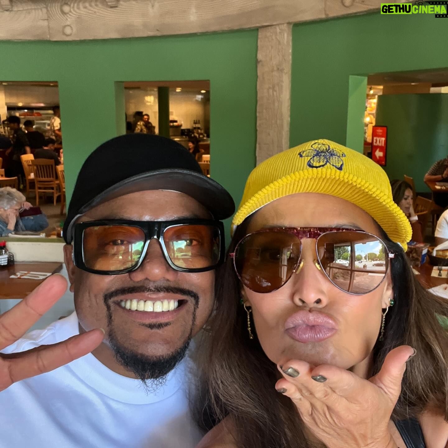 Tia Carrere Instagram - Congratulations to 2024 Grand Marshal for @cityofcarsonca #filipino Independence Day @apldeap Celebrated with a visit to the famed @kingshawaiian @kingshawaiianbakery and heard @daniel_ho_creations on the speakers ππ€πΎποΈ#aapi @jtedibenito