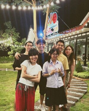 Ticha Wongtipkanon Instagram - สิ่งที่ชอบมากๆเวลาออกไปกับญาติผู้ใหญ่..
ก็คือ…พวกเขาจะขอให้พวกเราถ่ายรูปคู่กับทุกอย่างเลยค่ะ…😂