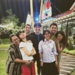 Ticha Wongtipkanon Instagram – สิ่งที่ชอบมากๆเวลาออกไปกับญาติผู้ใหญ่..
ก็คือ…พวกเขาจะขอให้พวกเราถ่ายรูปคู่กับทุกอย่างเลยค่ะ…😂
