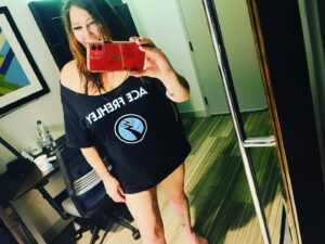 Tiffany Instagram - Happy sunday …
Wearing my favorite T-shirt ❤️ what’s your favorite T-shirt ? #acefrehley #favoritetshirt #acerocks #kiss