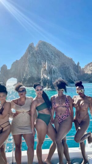 Tiffany Boone Instagram - I know a lot of y’all have feelings about that new Drake but… mentally it put me back here and here is where I’d always like to be. Hella late post but hella worth wait 😜