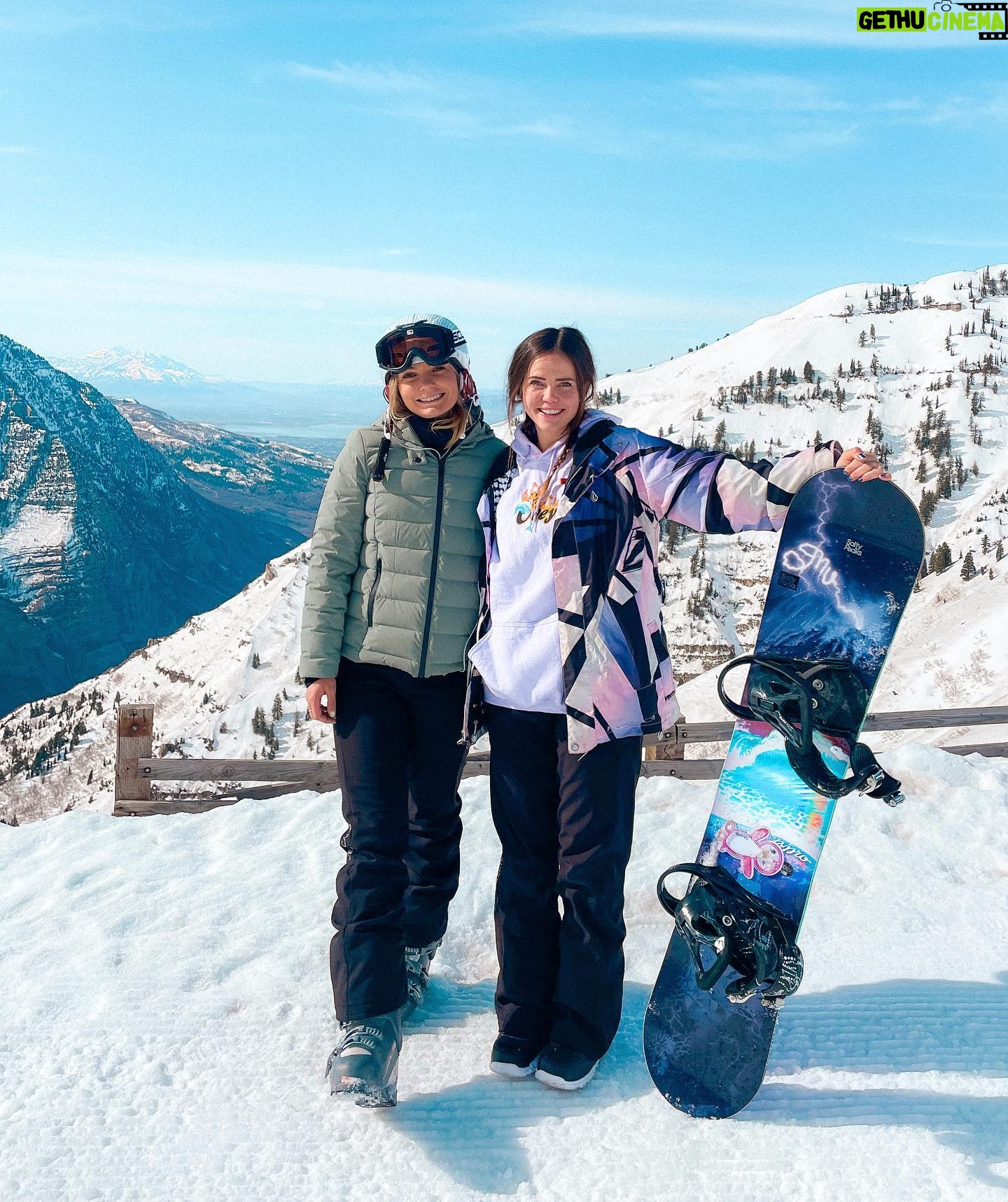 Tiffany Alvord Instagram - 🎶 Ain’t no mountain high enough 🏔️✨🥰 I had fun lil weekend trip with family and my long lost bestie.. who left me for Nashville 🤪 (I like giving her a hard time about it). Maybe we can peer pressure her back to LA 🤣 I was feeling quite overwhelmed the week prior with too much to do, tasks stacked so high and anxiety to meet it; so it was overall a perfect lil recharge & reset. 🙏