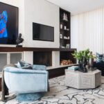 Tiffany Brooks Instagram - One of my #favoriteclients & one of my #favoritespaces 💙🖤 . . . #throwback #blackandblueinterior #interiordesigninspo #chicagointeriordesign #livingroom #chicago #westloop