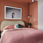 Tiffany Brooks Instagram - Color-blocking with paint from my custom Color Collection by @hgtvhomebysherwinwilliams? Yes, please! Forever obsessed with this combination of Reddened Earth and Sashay Sand in the guest bedroom of HGTV Smart Home 2024 😍 🔗:hgtvhomebysherwinwilliams.com/en/inspiration/2024-hgtv-smart-home . . . #HGSW #HGTVSmartHome #HGTV #SherwinWilliams #HGTVHomeBySherwinWilliams #paint #custom #colorblocking #interiordesign #painttrends
